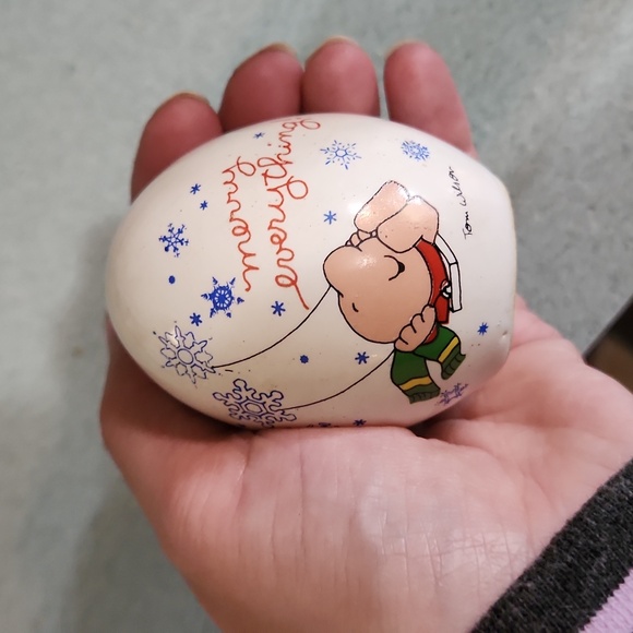 Ziggy Ceramic Egg ‘Merry Everything’ . Tom Wilson - Picture 3 of 4